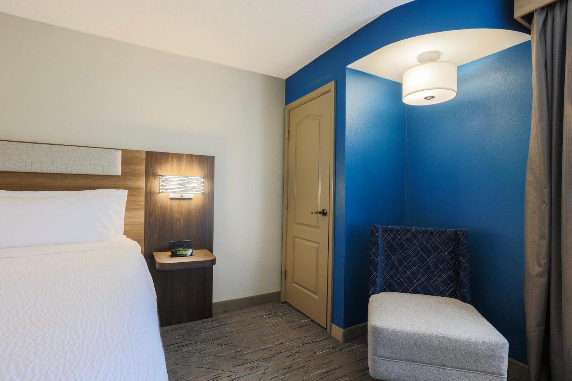 Holiday Inn Express Burlington By Ihg Exterior foto